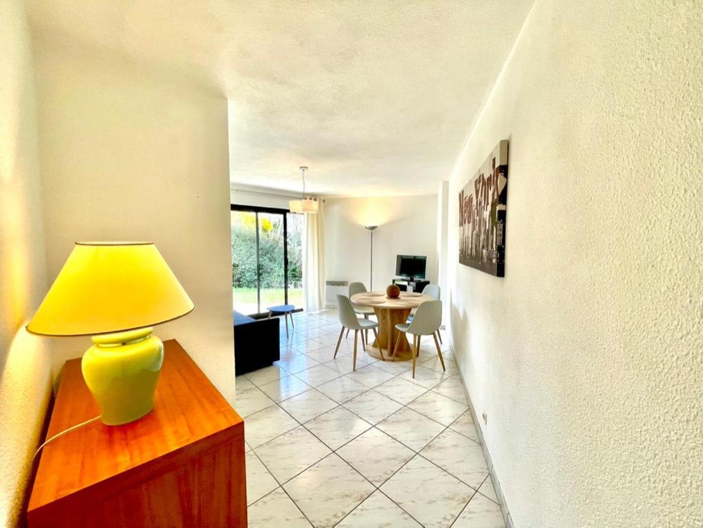 Charmant Rez De Jardin - 900M Plage De Pontaillac Apartment Роаян Екстериор снимка